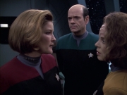 extant_StarTrek_VOY_6x17-SpiritFolk_02549.jpg