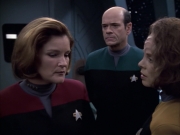 extant_StarTrek_VOY_6x17-SpiritFolk_02550.jpg