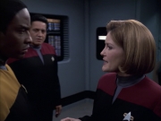 extant_StarTrek_VOY_6x17-SpiritFolk_02552.jpg