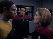 extant_StarTrek_VOY_6x17-SpiritFolk_02553.jpg