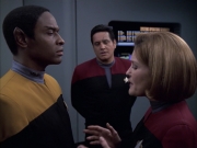 extant_StarTrek_VOY_6x17-SpiritFolk_02556.jpg