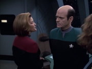 extant_StarTrek_VOY_6x17-SpiritFolk_02565.jpg