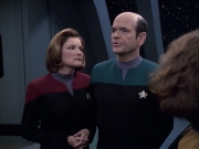 extant_StarTrek_VOY_6x17-SpiritFolk_02569.jpg