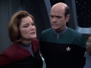extant_StarTrek_VOY_6x17-SpiritFolk_02585.jpg