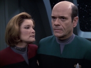 extant_StarTrek_VOY_6x17-SpiritFolk_02592.jpg