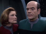 extant_StarTrek_VOY_6x17-SpiritFolk_02594.jpg
