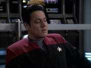 extant_StarTrek_VOY_6x17-SpiritFolk_03038.jpg