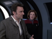 extant_StarTrek_VOY_6x17-SpiritFolk_03128.jpg