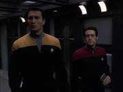 extant_StarTrek_VOY_6x17-SpiritFolk_03150.jpg