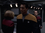 extant_StarTrek_VOY_6x17-SpiritFolk_03152.jpg