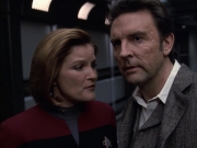 extant_StarTrek_VOY_6x17-SpiritFolk_03170.jpg