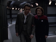 extant_StarTrek_VOY_6x17-SpiritFolk_03178.jpg