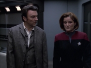 extant_StarTrek_VOY_6x17-SpiritFolk_03210.jpg