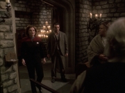 extant_StarTrek_VOY_6x17-SpiritFolk_03281.jpg