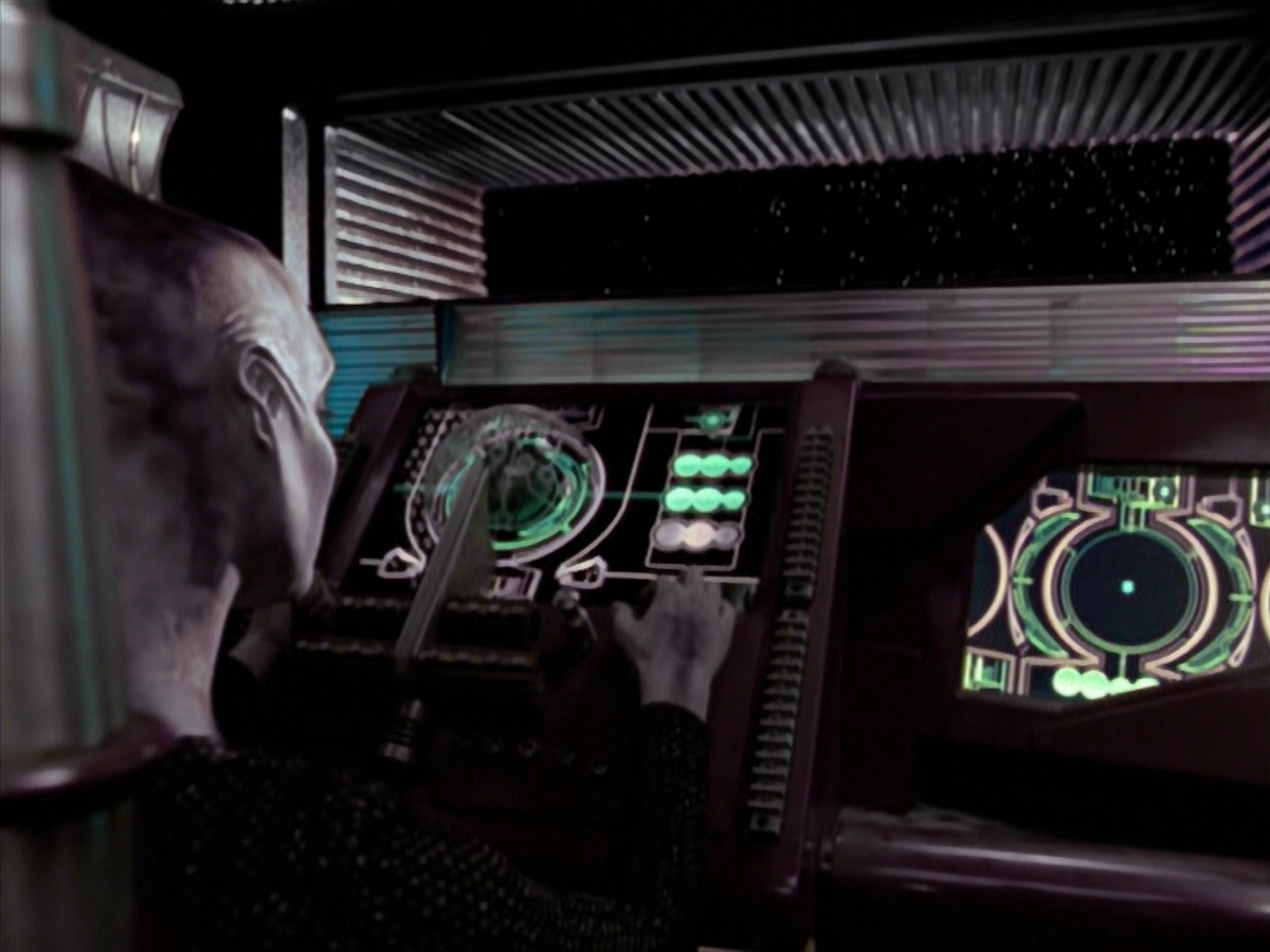 extant_StarTrek_VOY_6x18-AshesToAshes_00022.jpg