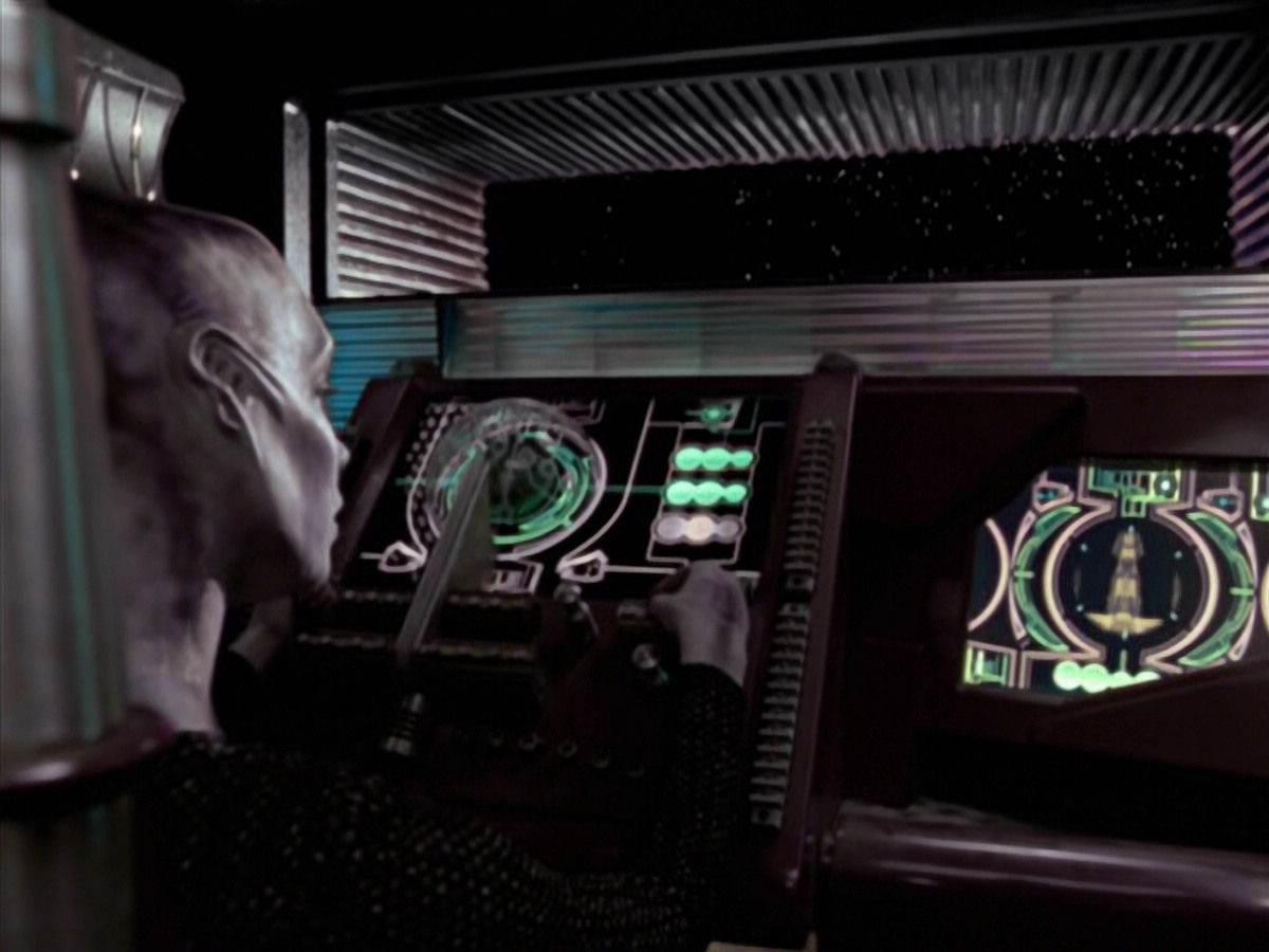 extant_StarTrek_VOY_6x18-AshesToAshes_00024.jpg
