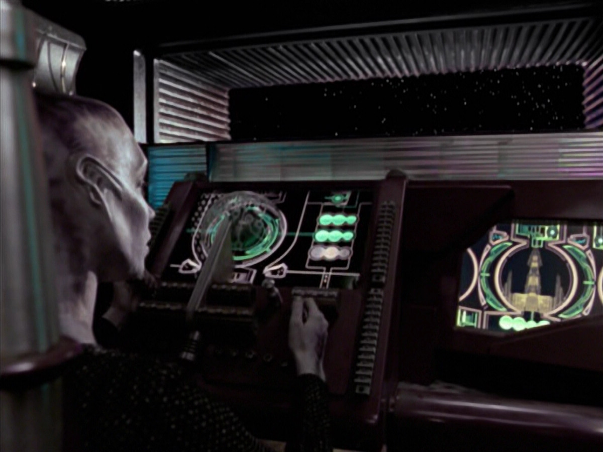 extant_StarTrek_VOY_6x18-AshesToAshes_00026.jpg