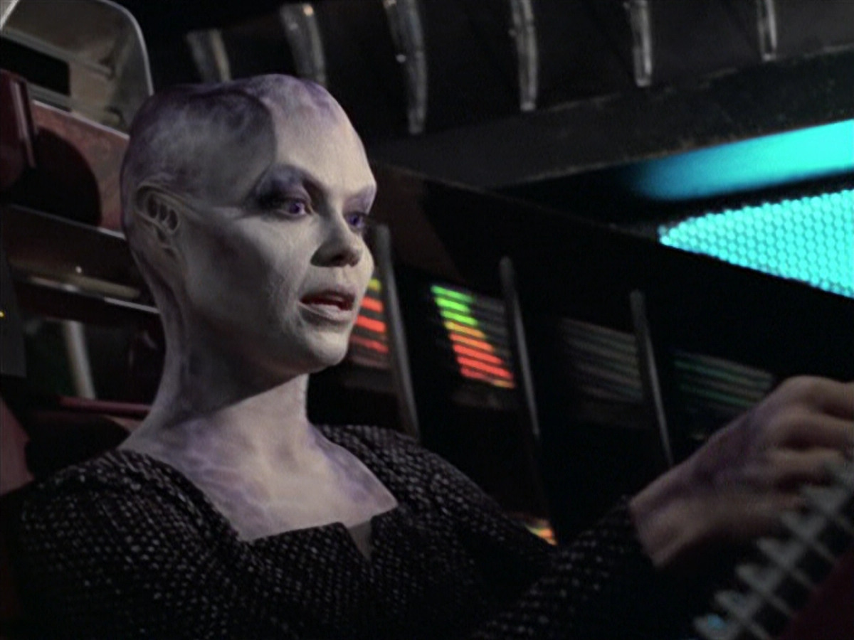extant_StarTrek_VOY_6x18-AshesToAshes_00028.jpg