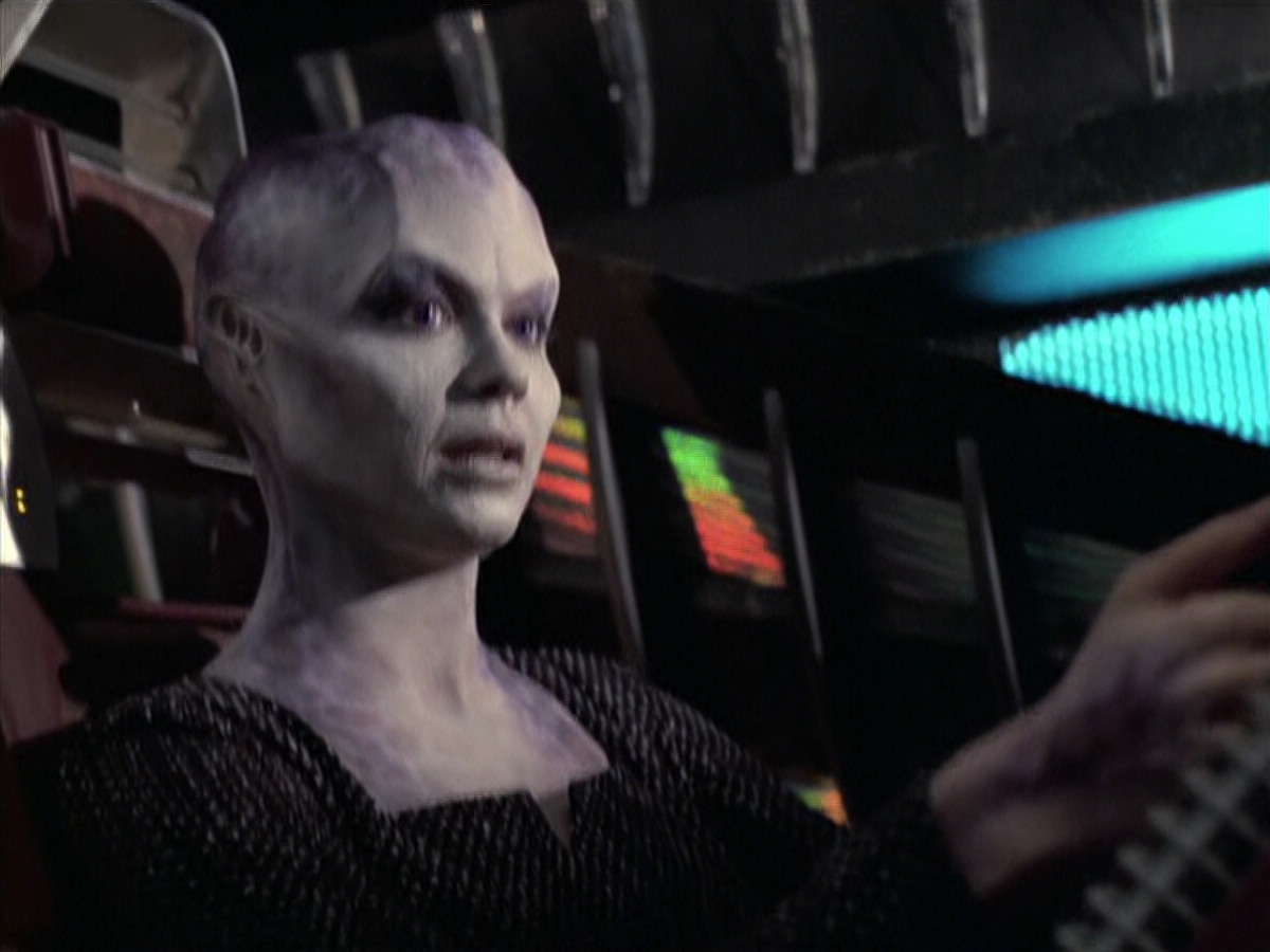 extant_StarTrek_VOY_6x18-AshesToAshes_00029.jpg