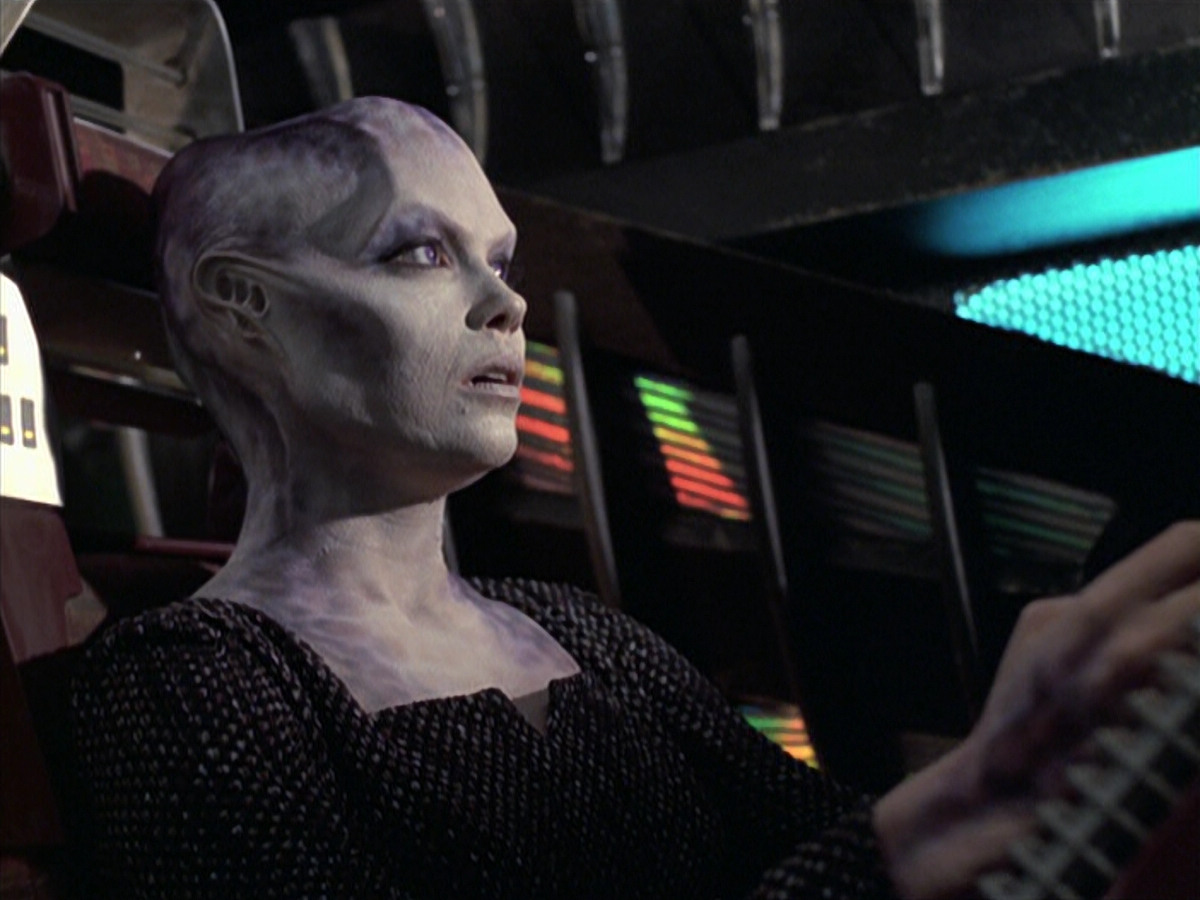 extant_StarTrek_VOY_6x18-AshesToAshes_00044.jpg