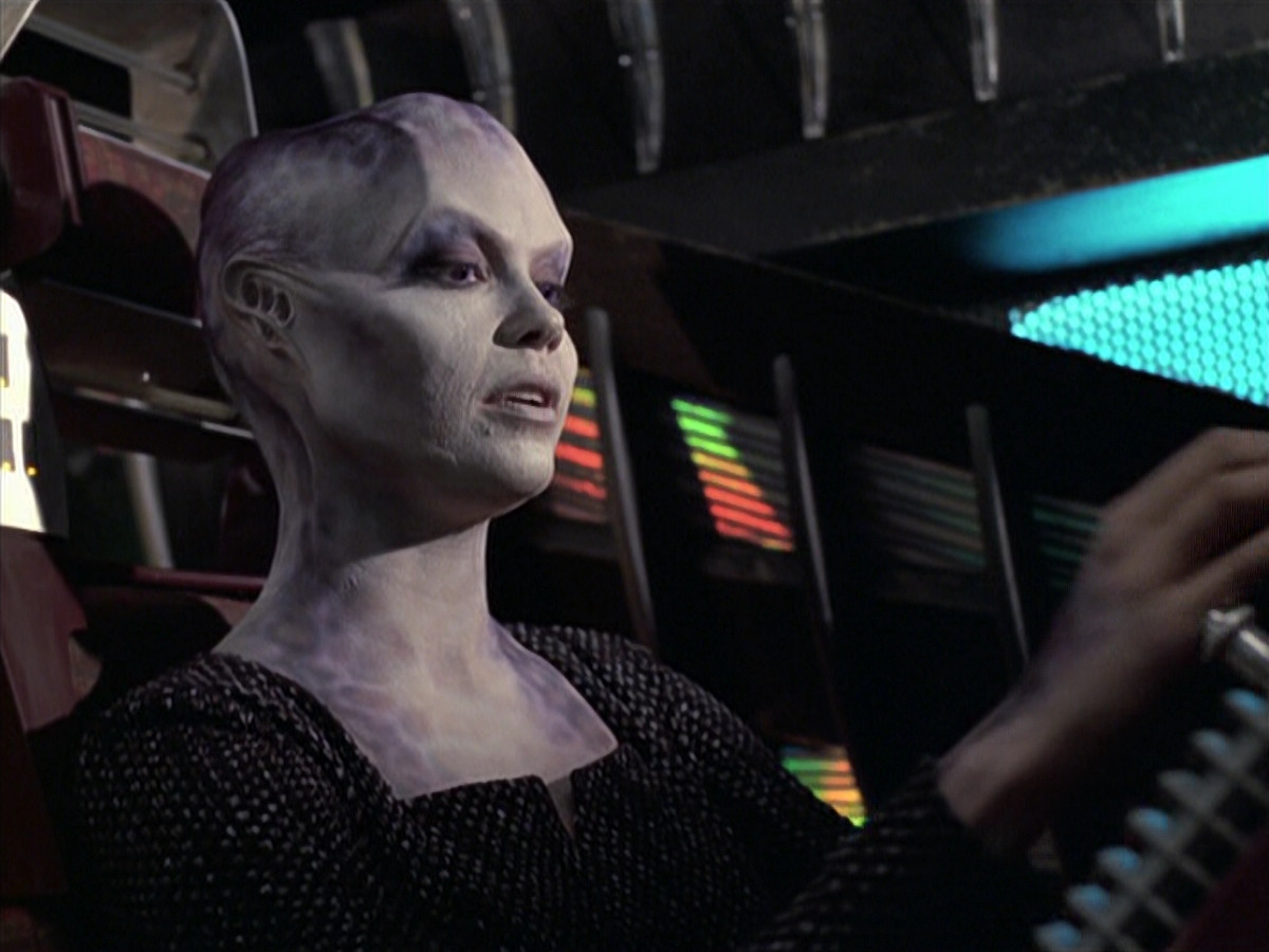 extant_StarTrek_VOY_6x18-AshesToAshes_00048.jpg