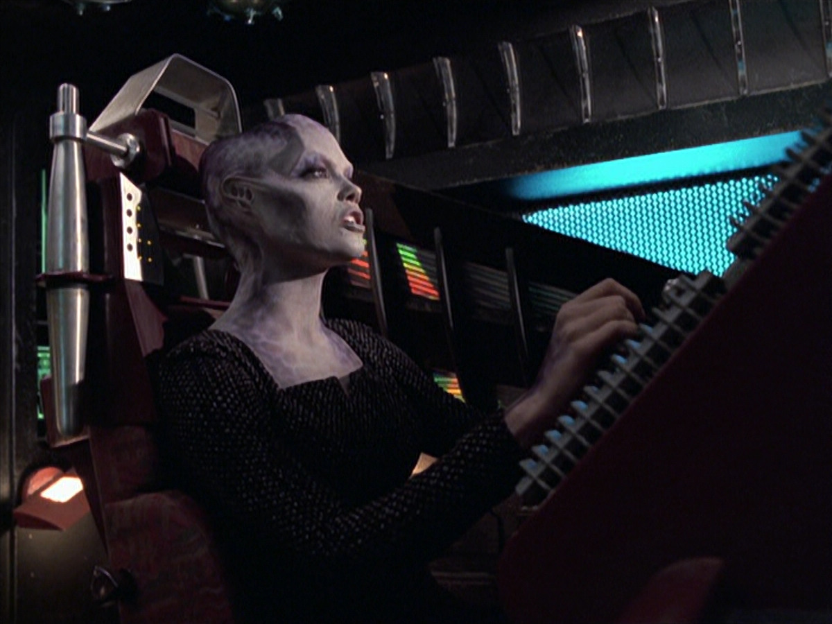extant_StarTrek_VOY_6x18-AshesToAshes_00061.jpg