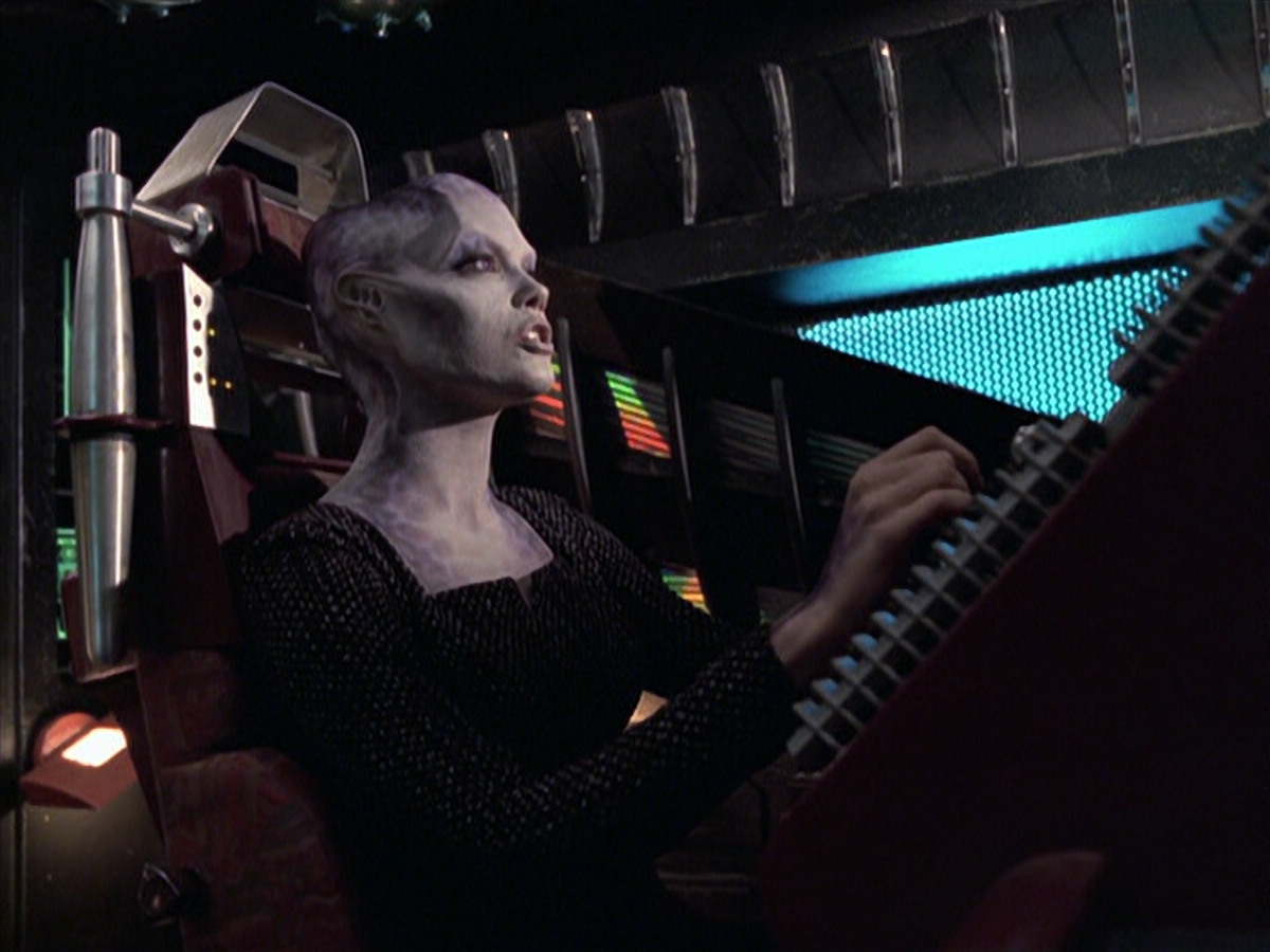 extant_StarTrek_VOY_6x18-AshesToAshes_00062.jpg