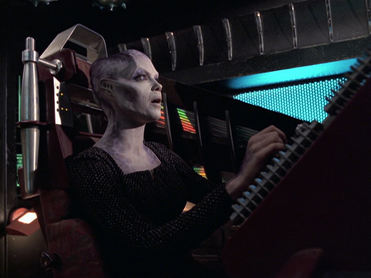extant_StarTrek_VOY_6x18-AshesToAshes_00065.jpg