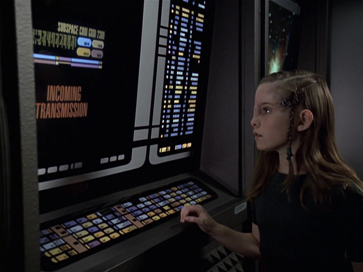 extant_StarTrek_VOY_6x18-AshesToAshes_00236.jpg