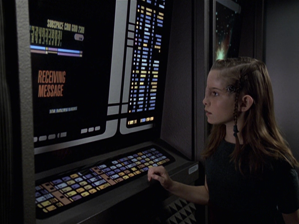 extant_StarTrek_VOY_6x18-AshesToAshes_00248.jpg
