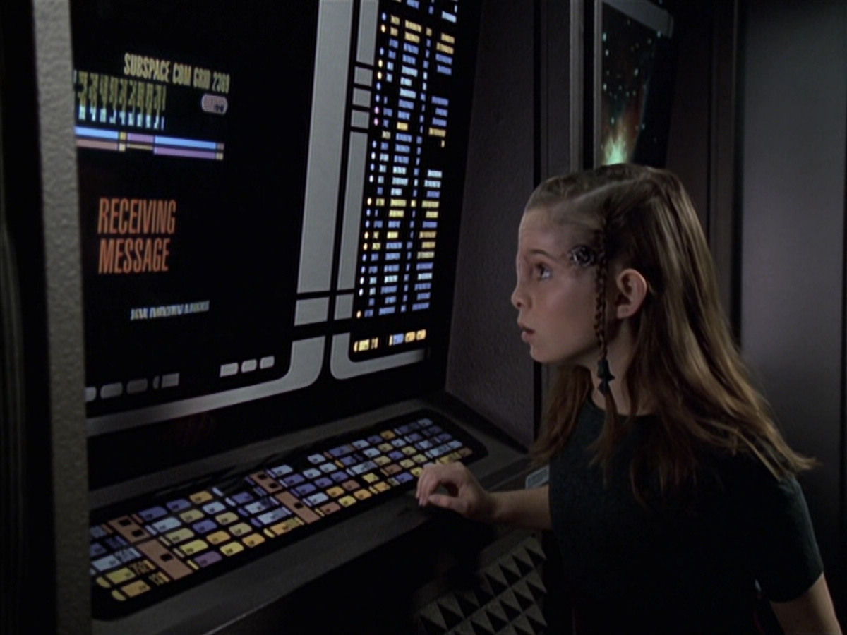 extant_StarTrek_VOY_6x18-AshesToAshes_00257.jpg