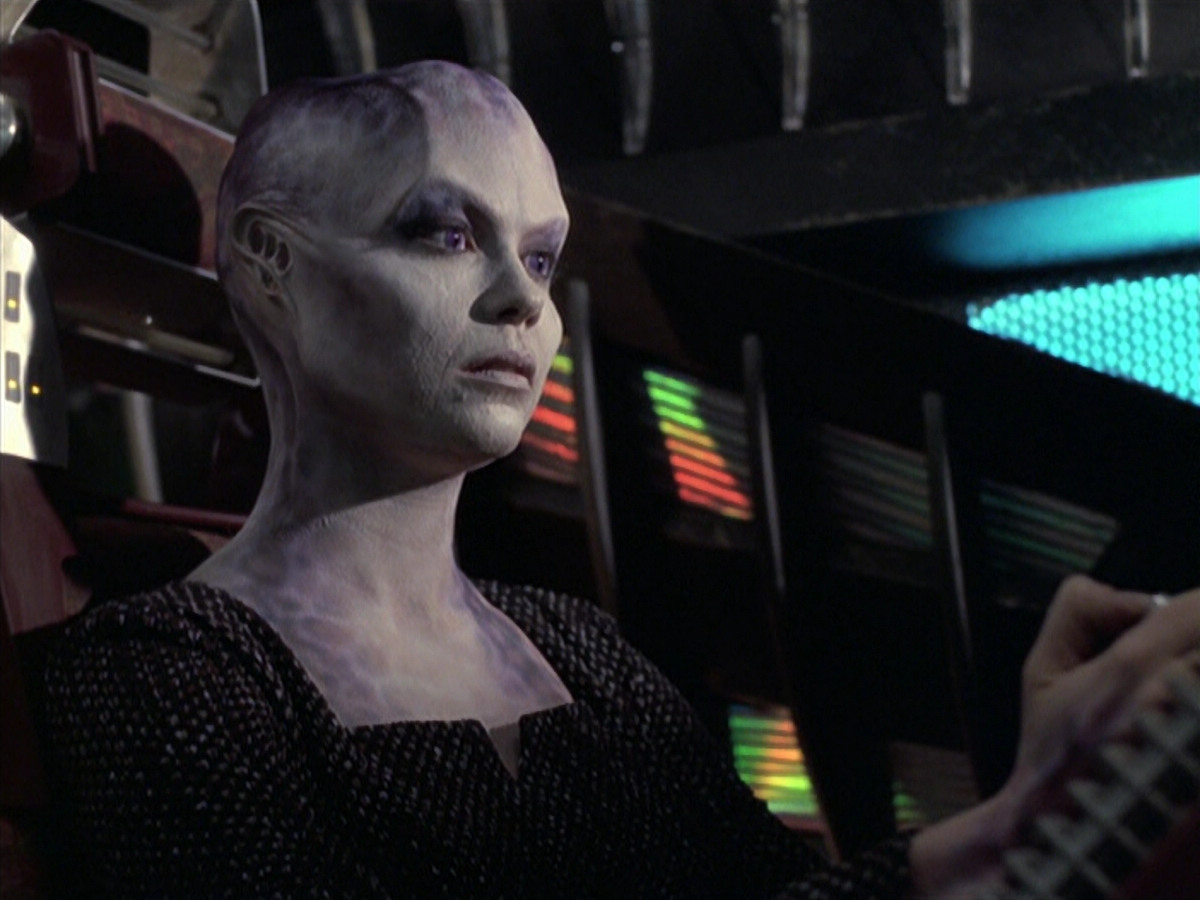 extant_StarTrek_VOY_6x18-AshesToAshes_00258.jpg
