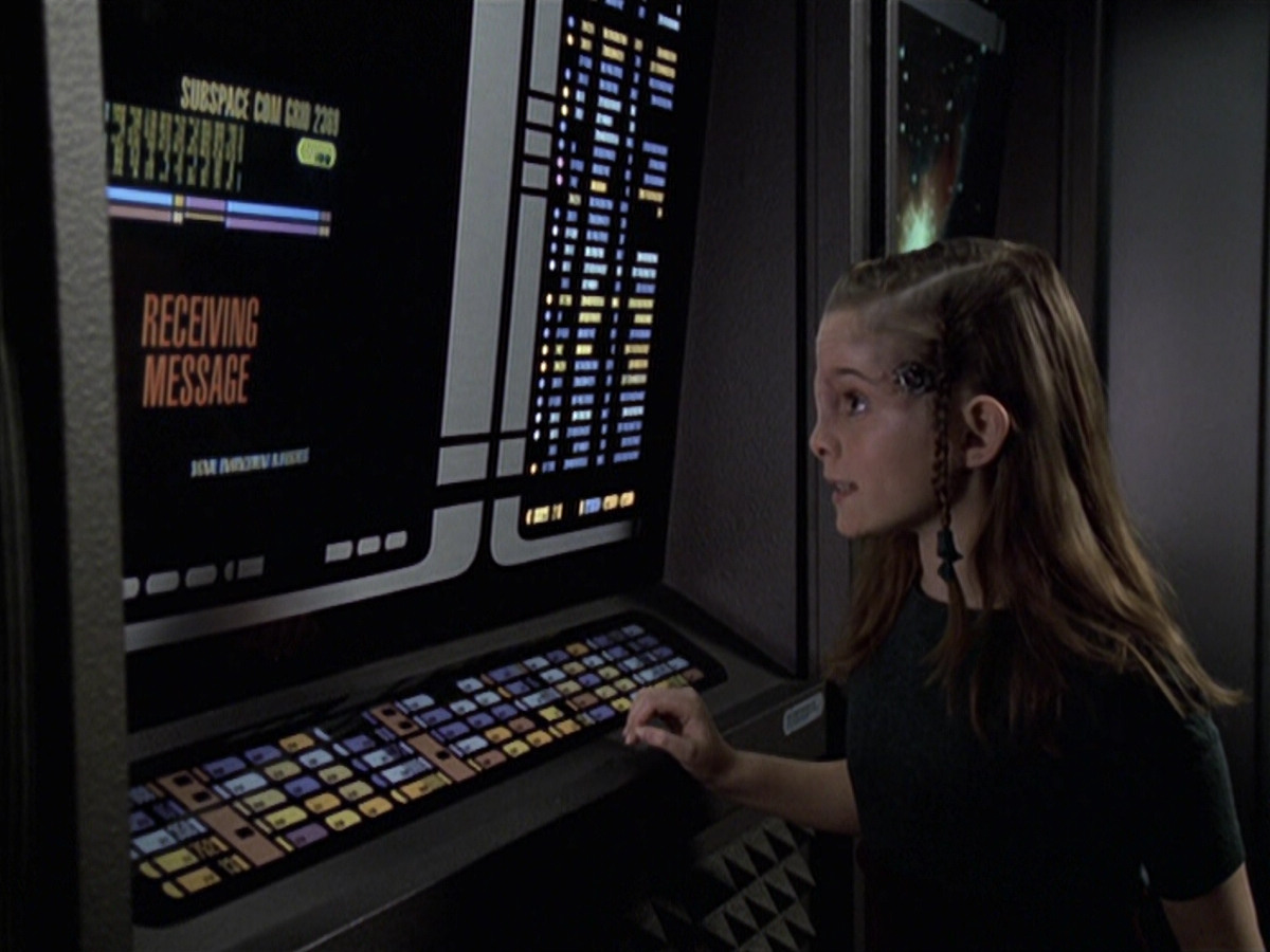 extant_StarTrek_VOY_6x18-AshesToAshes_00265.jpg