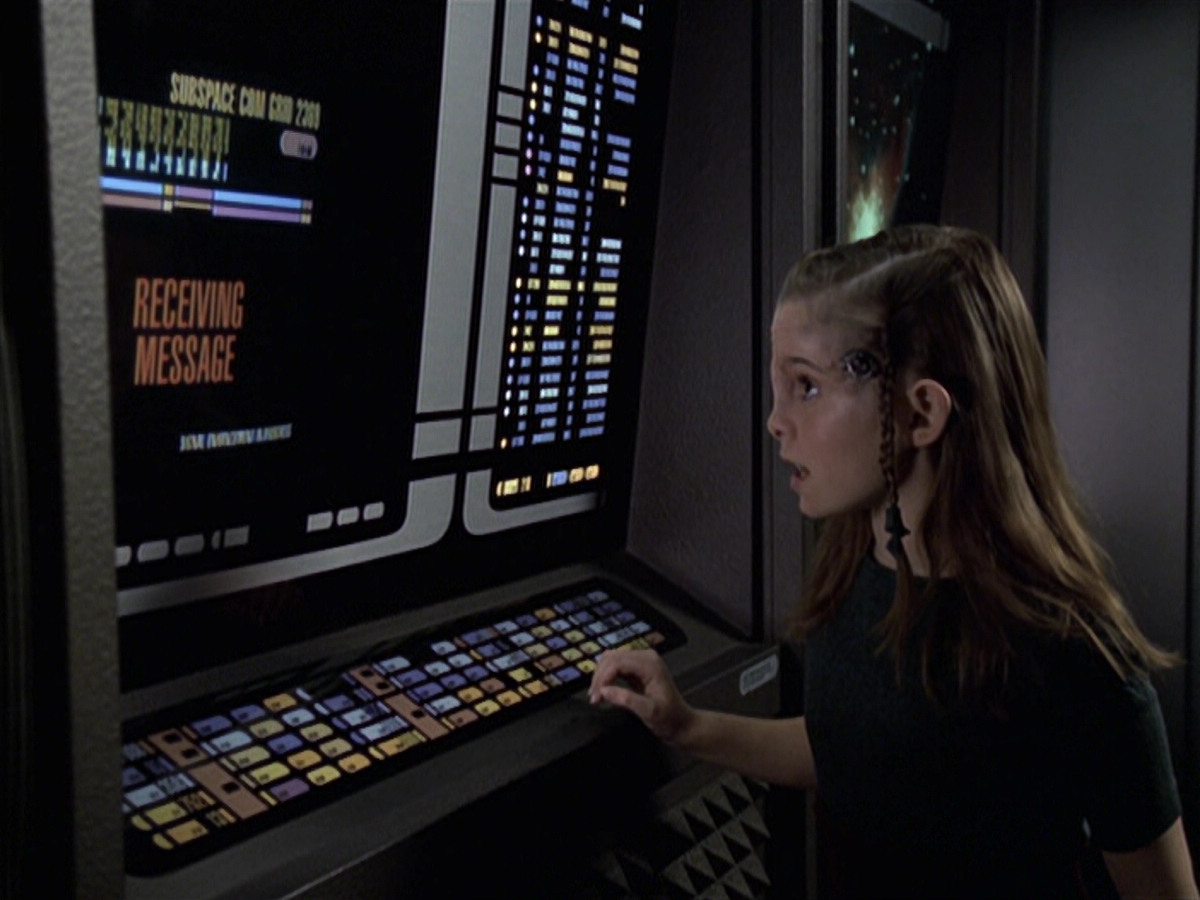 extant_StarTrek_VOY_6x18-AshesToAshes_00266.jpg