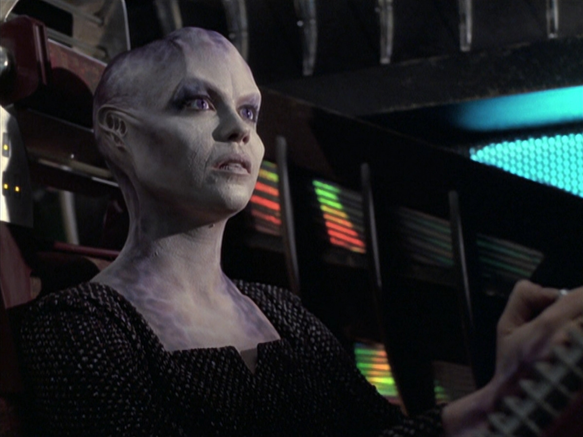 extant_StarTrek_VOY_6x18-AshesToAshes_00267.jpg
