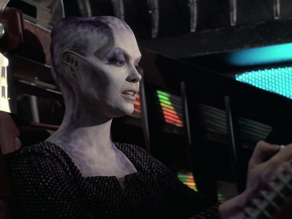 extant_StarTrek_VOY_6x18-AshesToAshes_00281.jpg