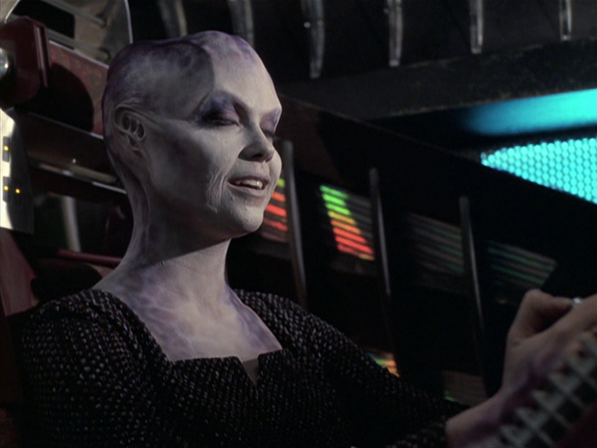 extant_StarTrek_VOY_6x18-AshesToAshes_00287.jpg