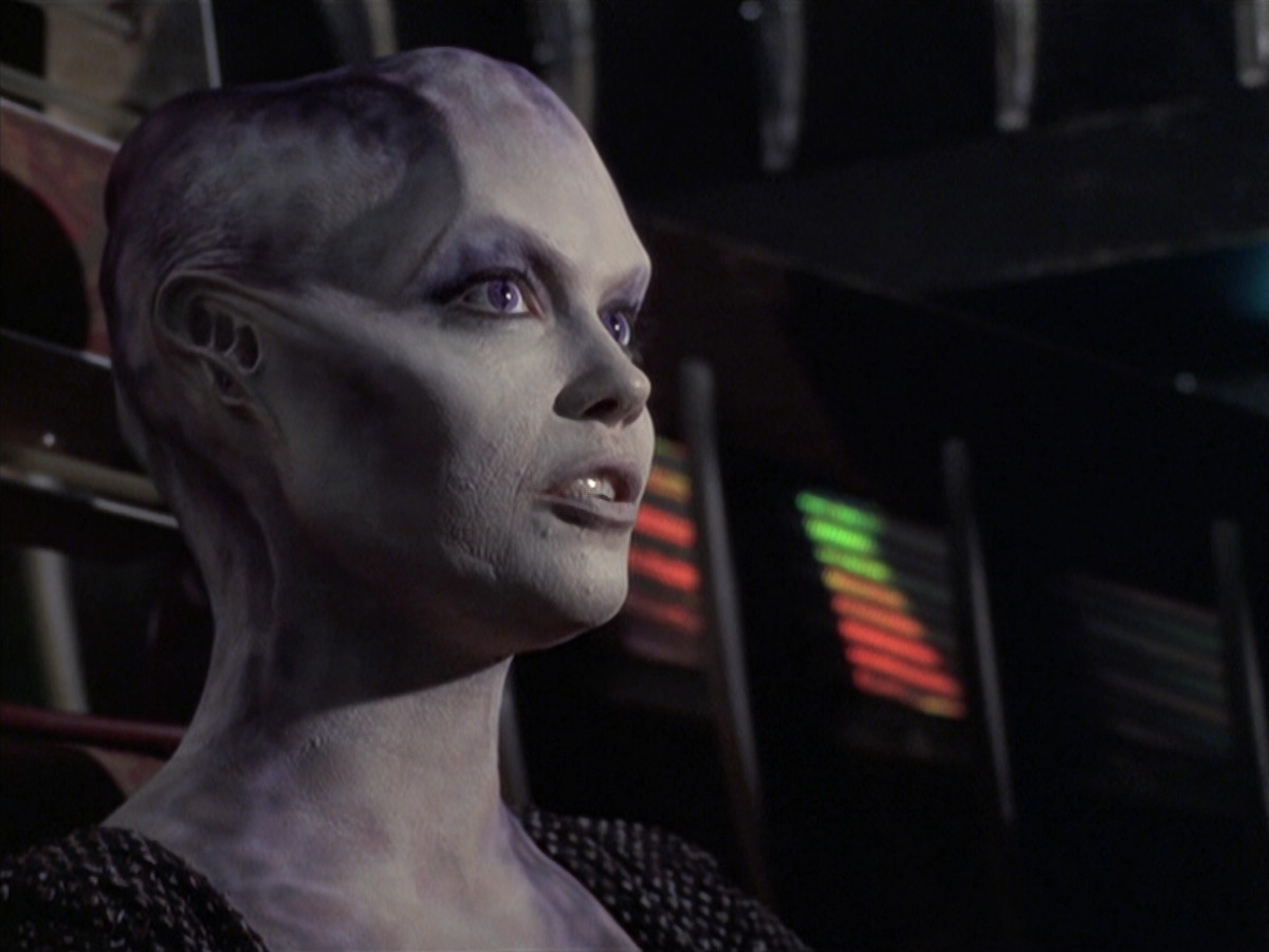 extant_StarTrek_VOY_6x18-AshesToAshes_00298.jpg