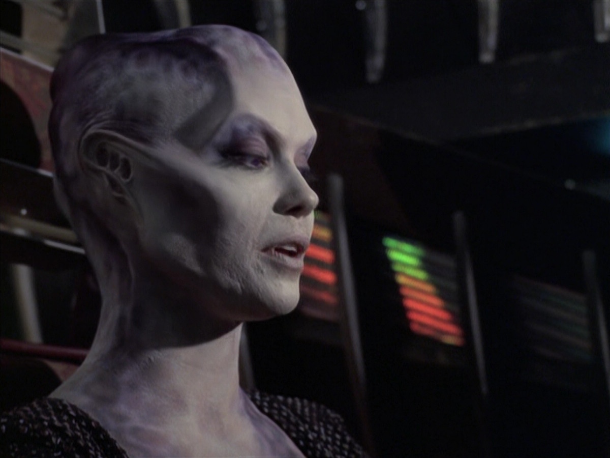 extant_StarTrek_VOY_6x18-AshesToAshes_00299.jpg