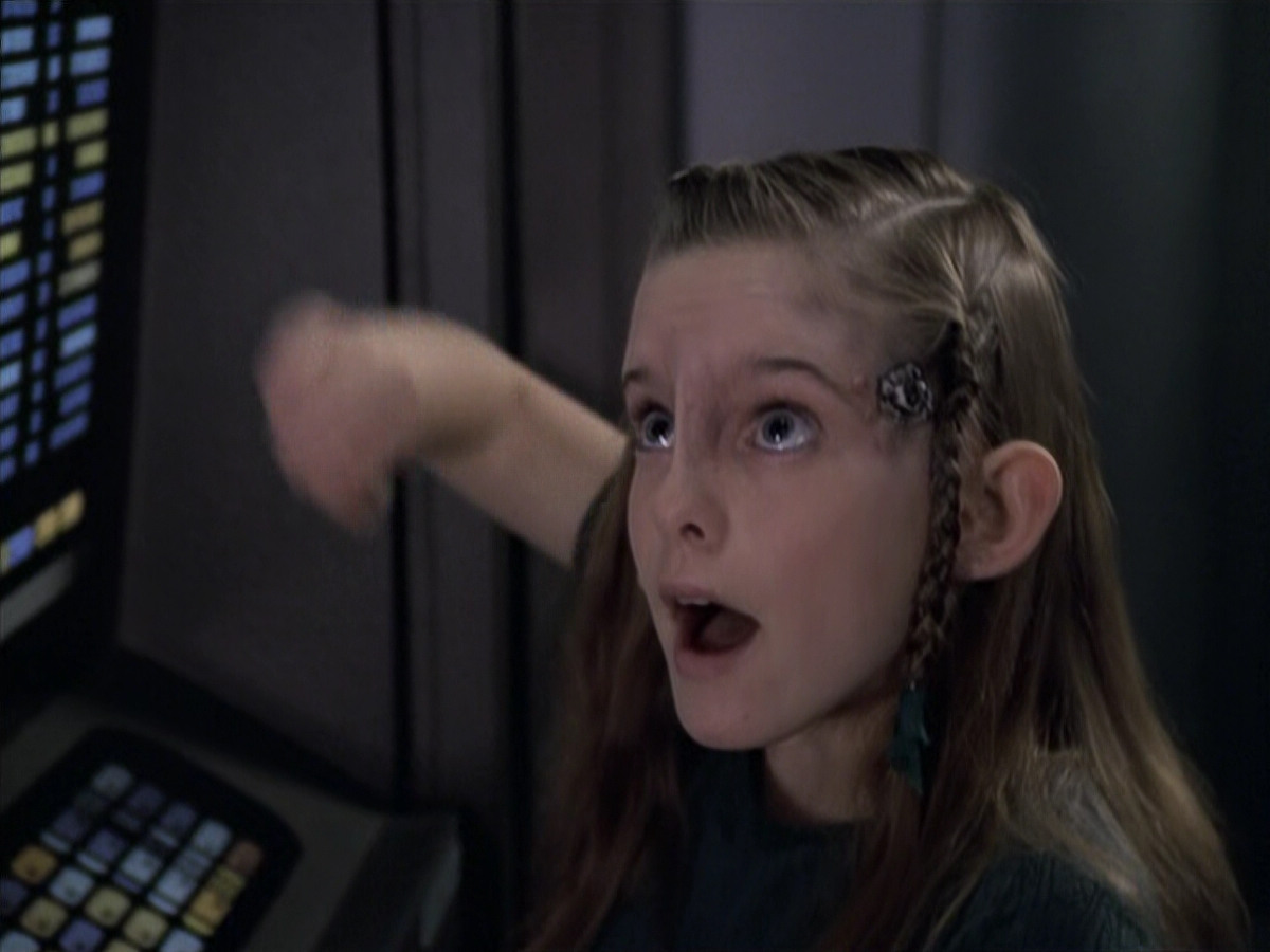 extant_StarTrek_VOY_6x18-AshesToAshes_00311.jpg