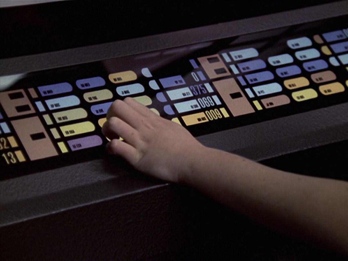 extant_StarTrek_VOY_6x18-AshesToAshes_00314.jpg