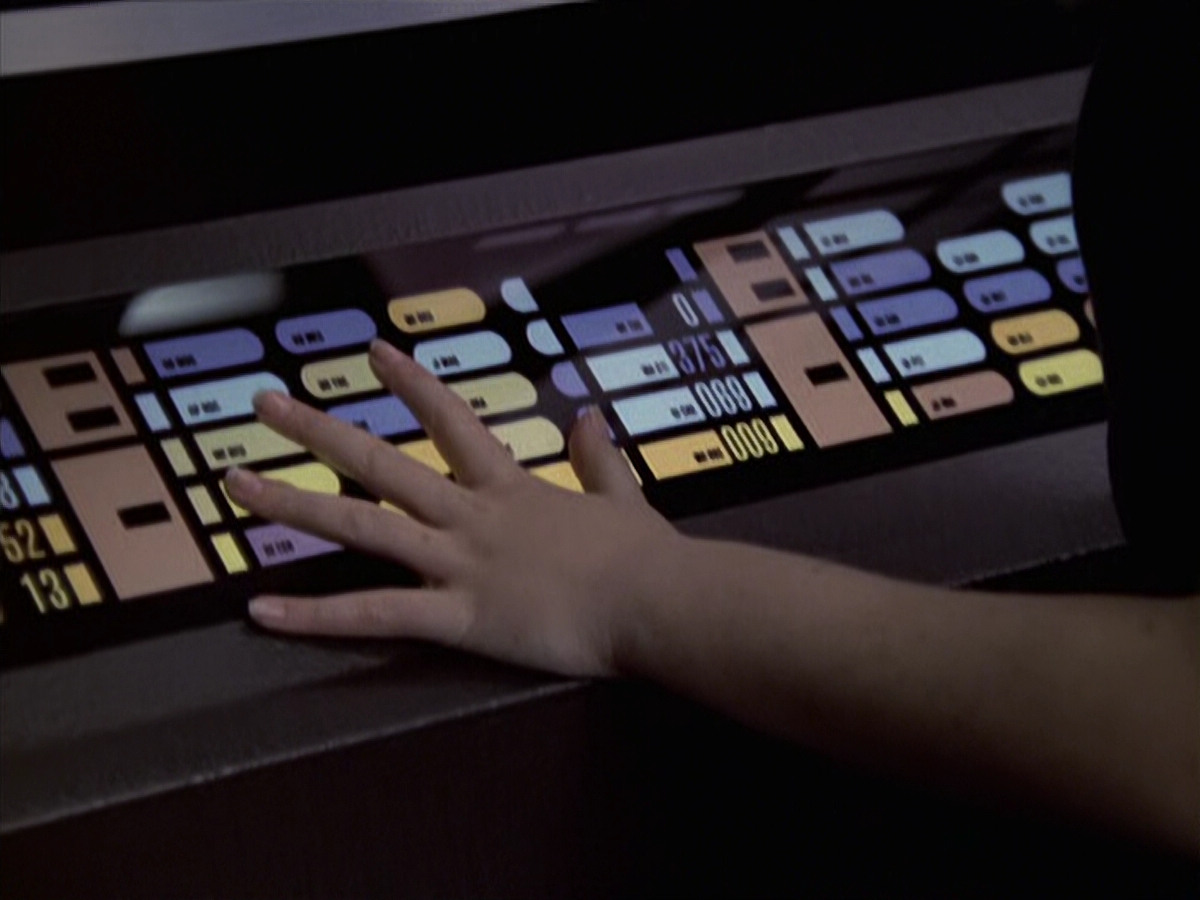 extant_StarTrek_VOY_6x18-AshesToAshes_00315.jpg
