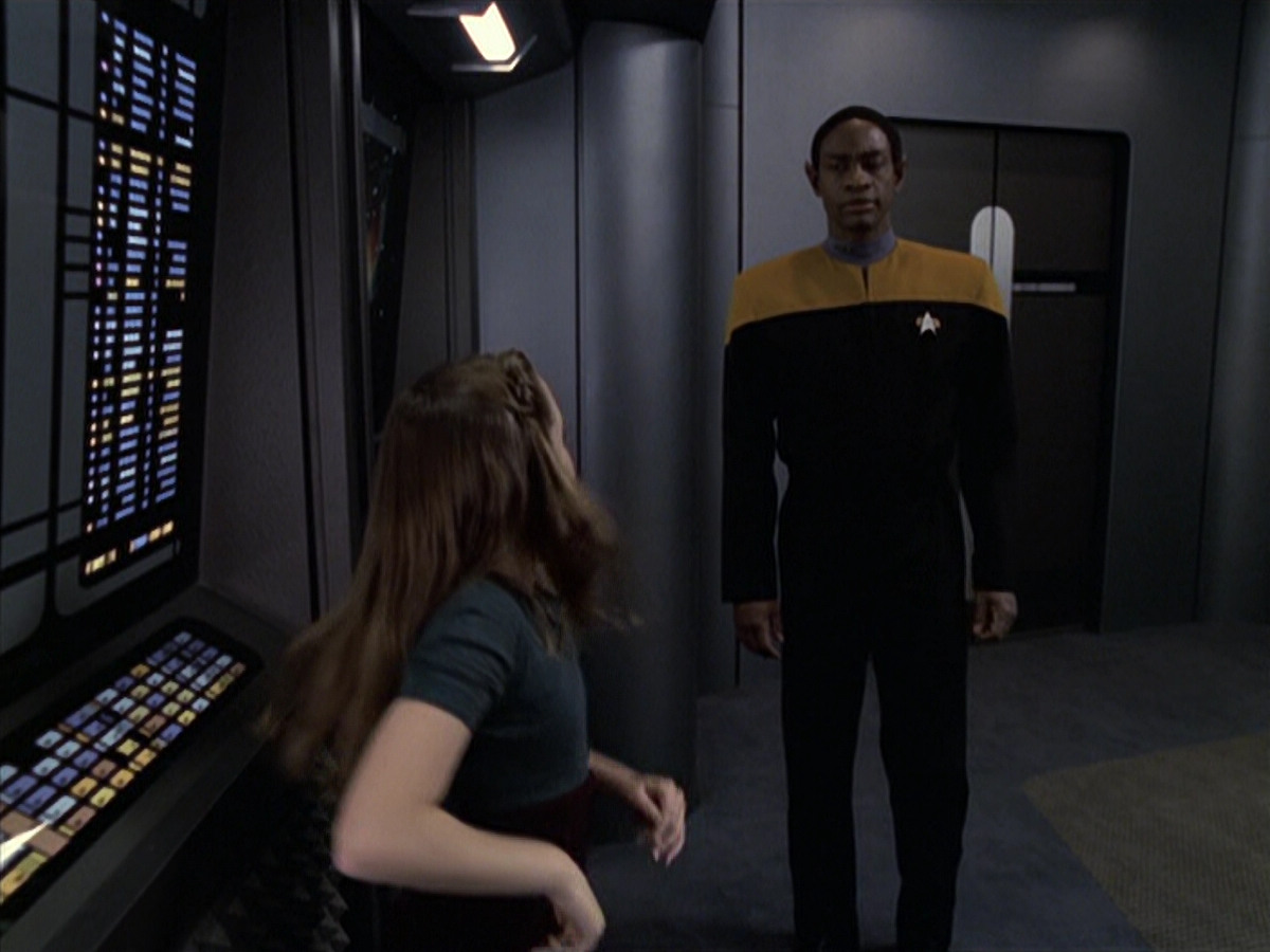 extant_StarTrek_VOY_6x18-AshesToAshes_00339.jpg