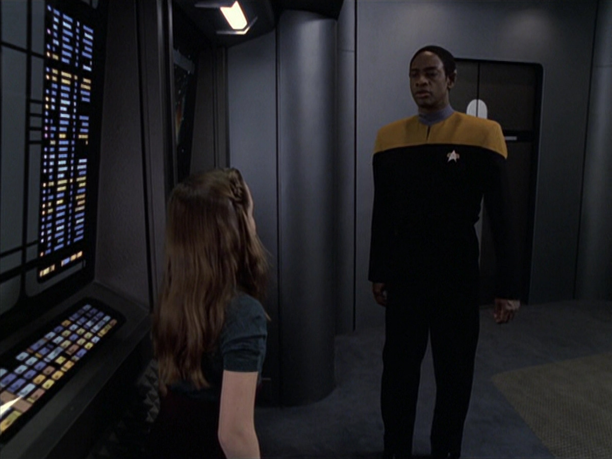 extant_StarTrek_VOY_6x18-AshesToAshes_00340.jpg