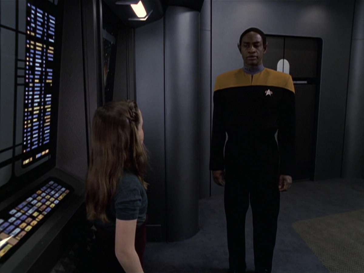 extant_StarTrek_VOY_6x18-AshesToAshes_00341.jpg