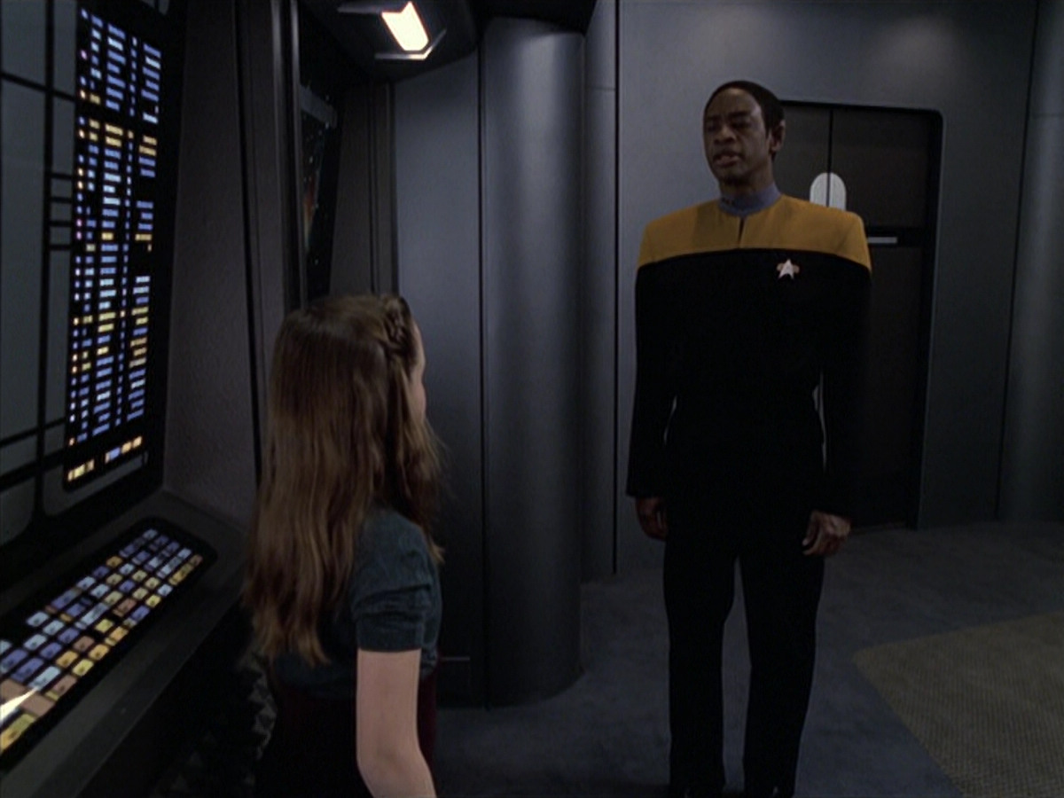 extant_StarTrek_VOY_6x18-AshesToAshes_00342.jpg