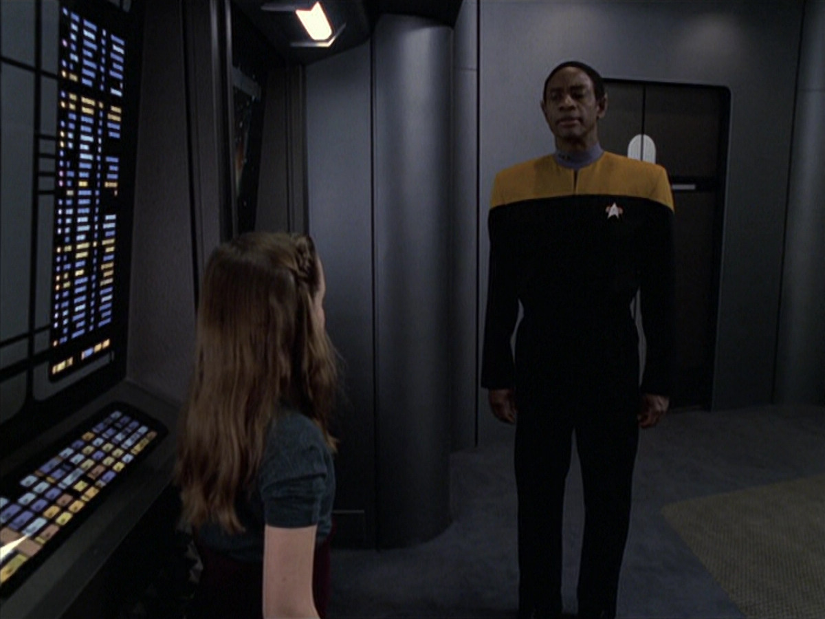 extant_StarTrek_VOY_6x18-AshesToAshes_00343.jpg
