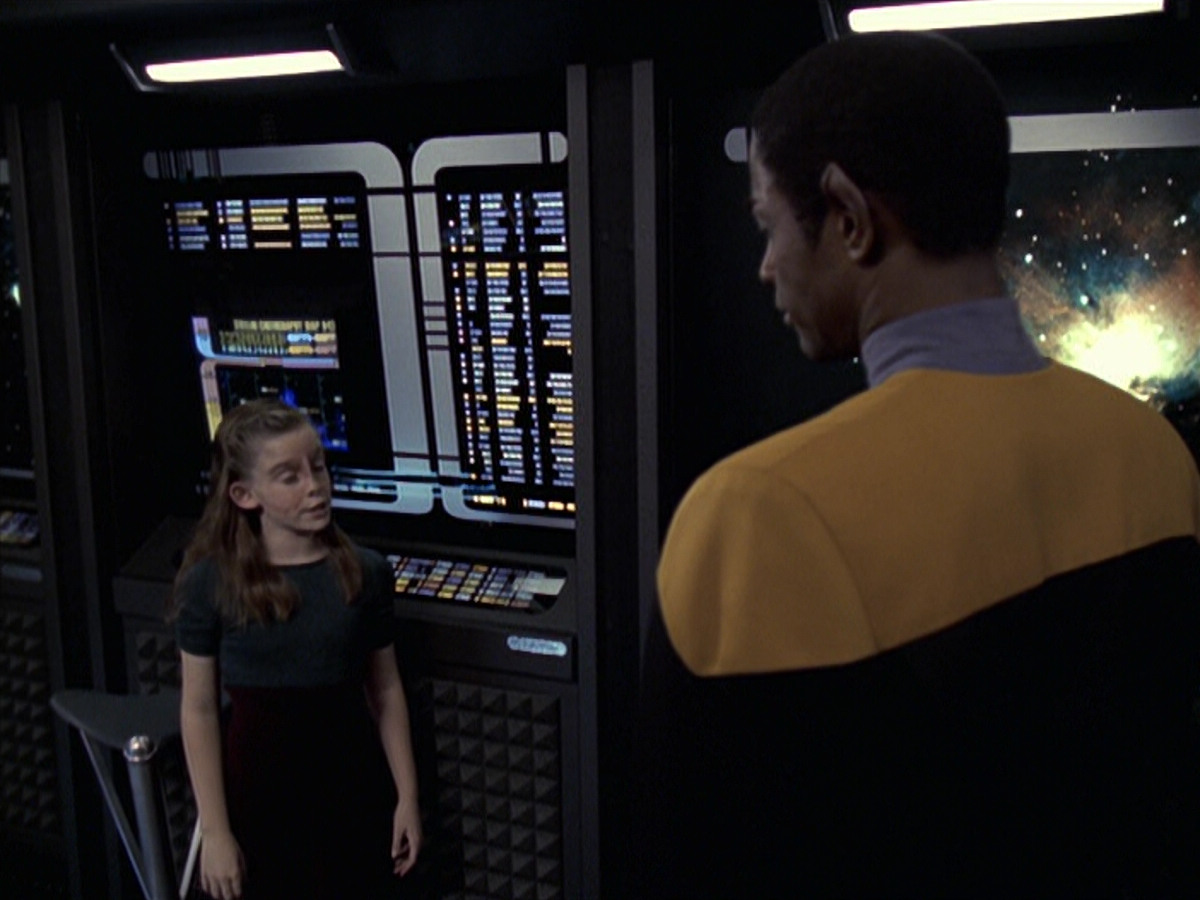 extant_StarTrek_VOY_6x18-AshesToAshes_00344.jpg