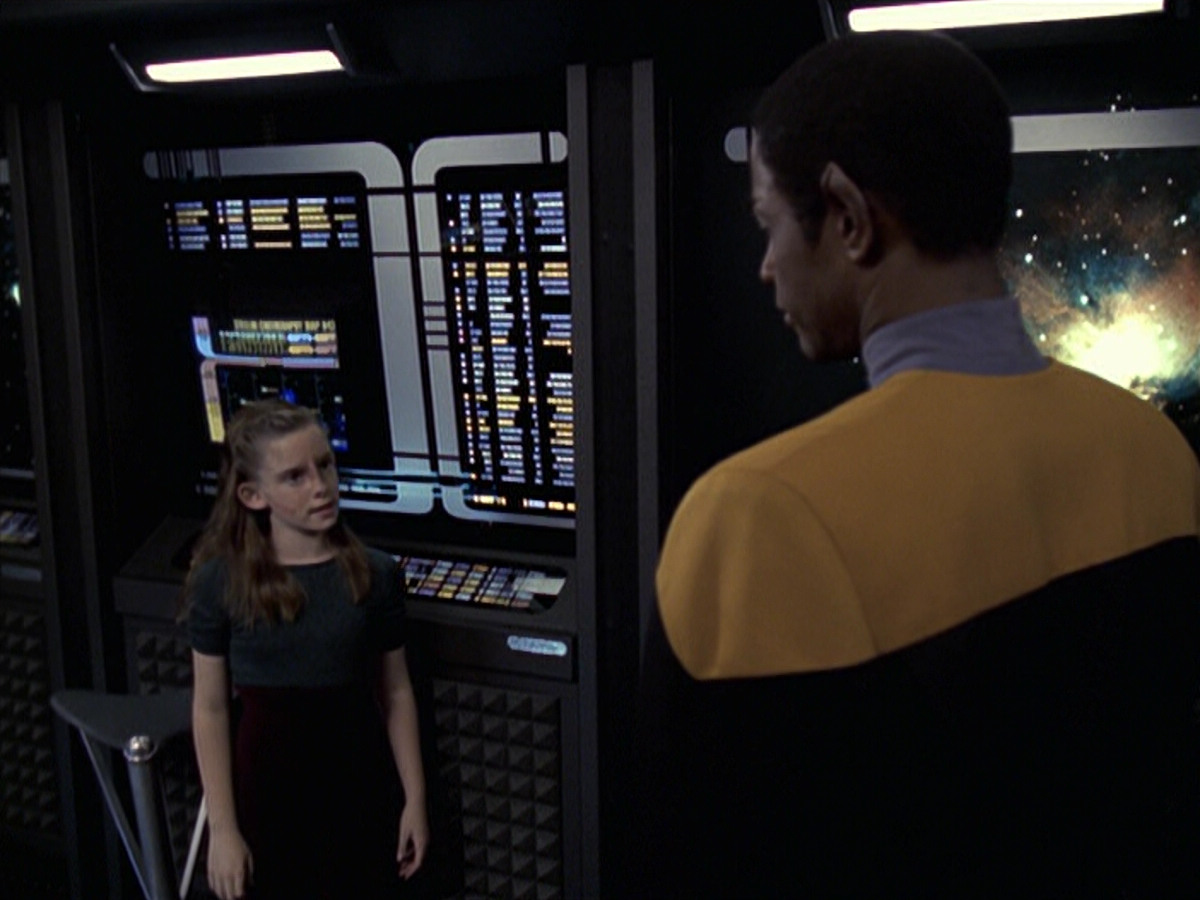 extant_StarTrek_VOY_6x18-AshesToAshes_00345.jpg