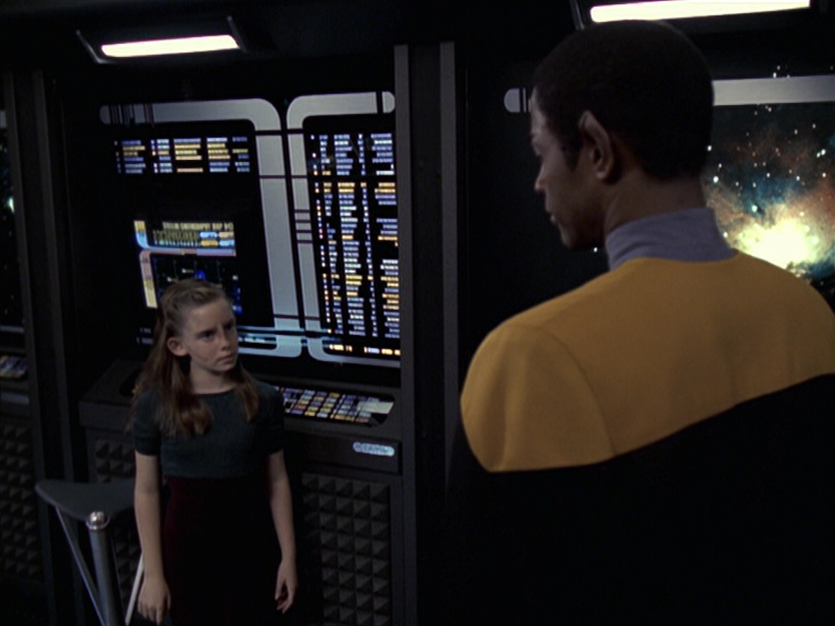 extant_StarTrek_VOY_6x18-AshesToAshes_00346.jpg